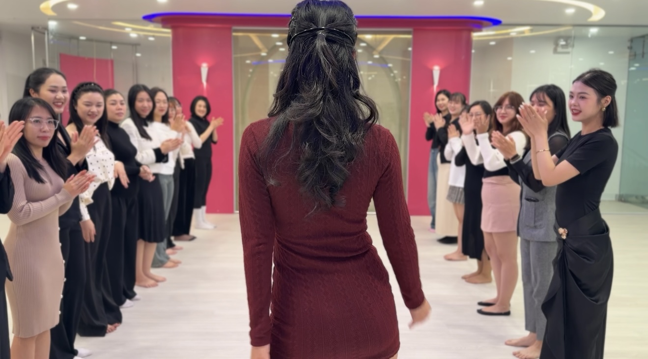 Tư thế đẹp – Thần thái tự tin